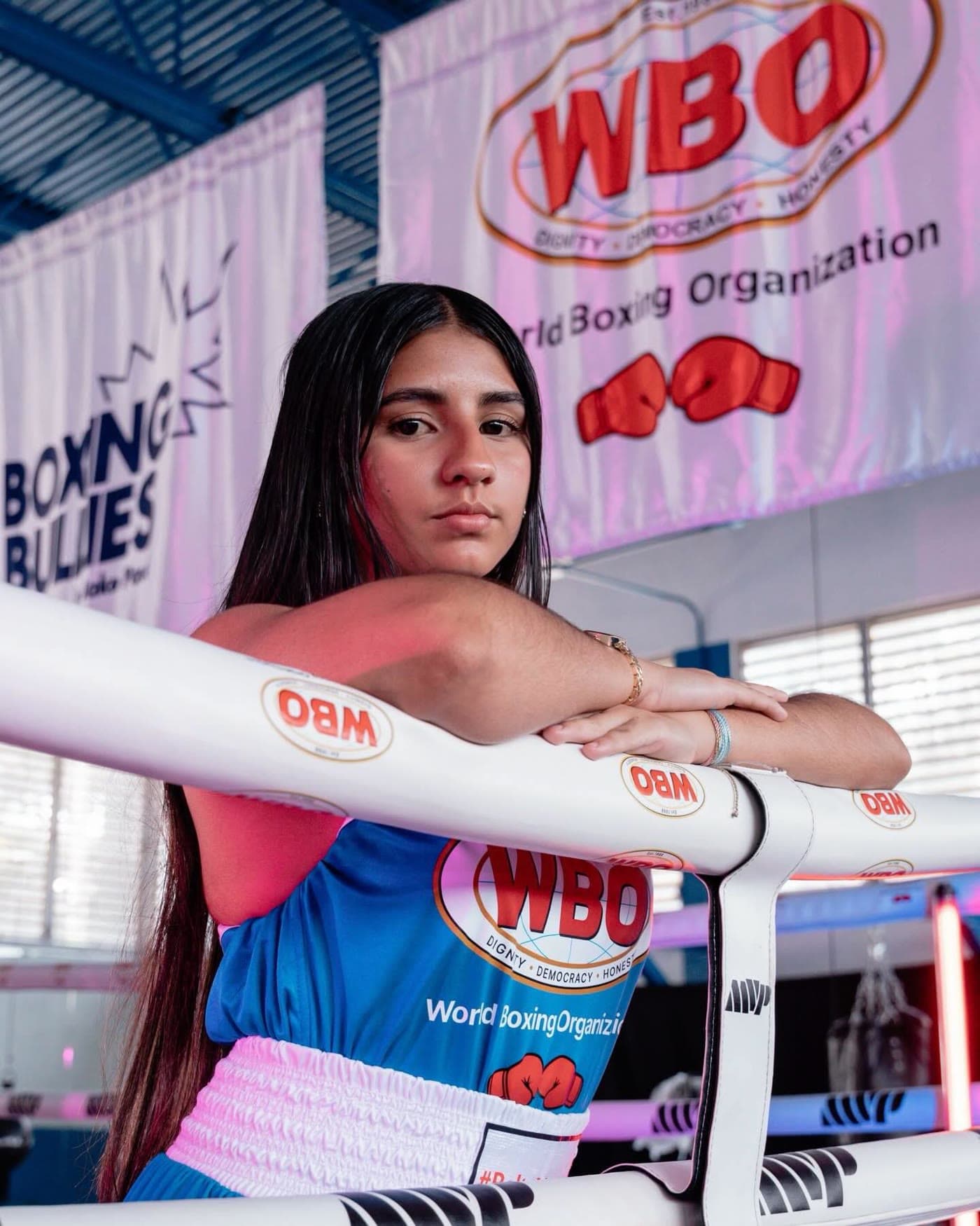 Retrato de un boxeador del Atlantic BC en el evento de la WBO